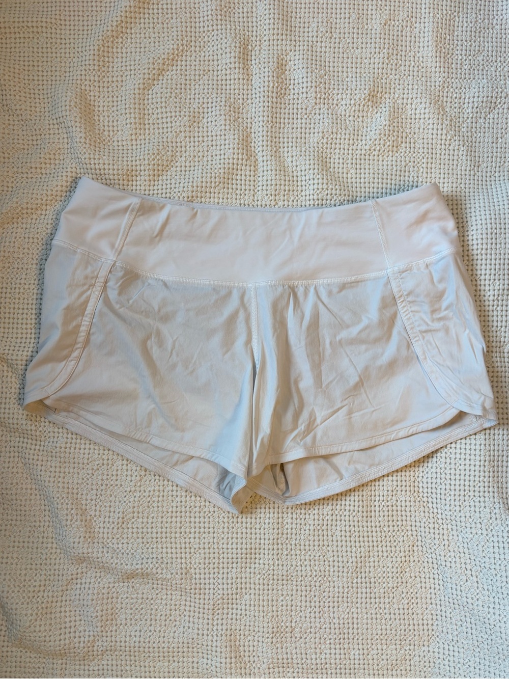 Lululemon Athletica Women's White Athletic Speed Up Shorts Size 8